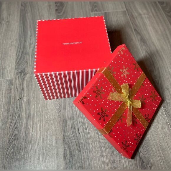🎄❤️🎄 11” NEW Christmas Red Present & Gold Bow Stacking Tower Small Square Nes… - Picture 3 of 5